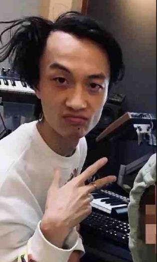 周彦哲前女友爆料视频,揭秘背后惊人真相  第1张